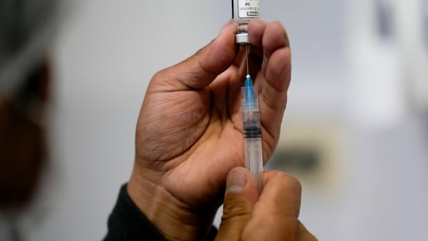 Alberta government maintaining COVID vaccine fee as it prepares for fall influenza campaign