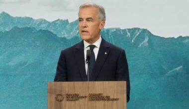 Carney's announcements at investment summit include tax incentives to lure foreign investors - CBC