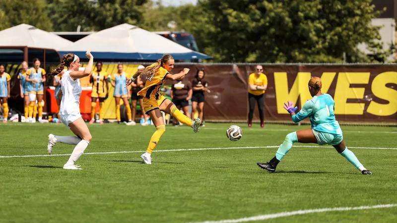 Women's Soccer Completes Comeback in MAC Opener