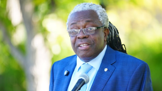 Mayoral candidate Don Woodstock promises discounted parking for Winnipeg students