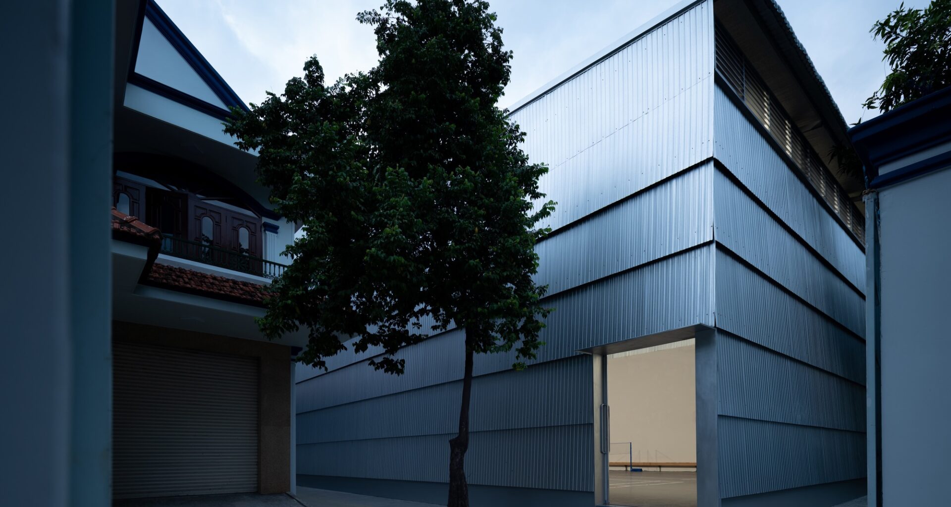 Phan Chau Trinh Sports Hall / scale50