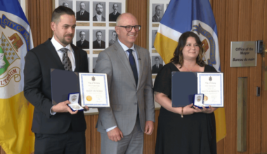 2 Winnipeggers receive Mayor’s Award of Valour for rescuing father-daughter duo from Red River