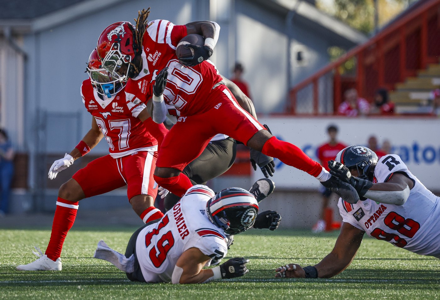 Paredes’ heroics keep Stampeders in CFL playoff picture, Redblacks drop to 0-13