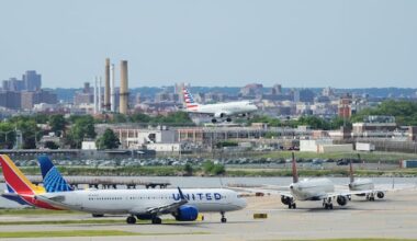 Some flights resume after ground stops at major U.S. airports, including New York's JFK and ‌LaGuardia