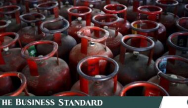 LPG imports fall 25%, pushing cylinder prices above Tk2,000