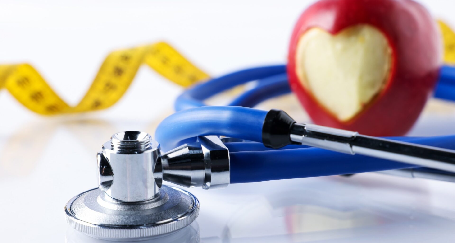 Study: Examining the Differences in Frequency of Whole Fruit or 100% Fruit Juice Intake among United States Adults With and Without Cardiovascular Disease Risk Factors: Analysis of 2019 Behavioral Risk Factor Surveillance System Data. Image Credit: New Africa / Shutterstock