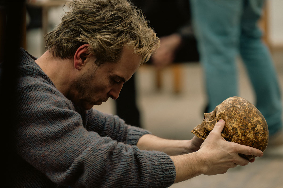 Trailer: Andrew Scott In "Elsinore"