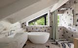 A Massive New Roof Turns a ’70s Chalet in Canada Into a Forest Palace - Photo 8 of 20 - 