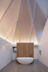 A Massive New Roof Turns a ’70s Chalet in Canada Into a Forest Palace - Photo 10 of 20 - 
