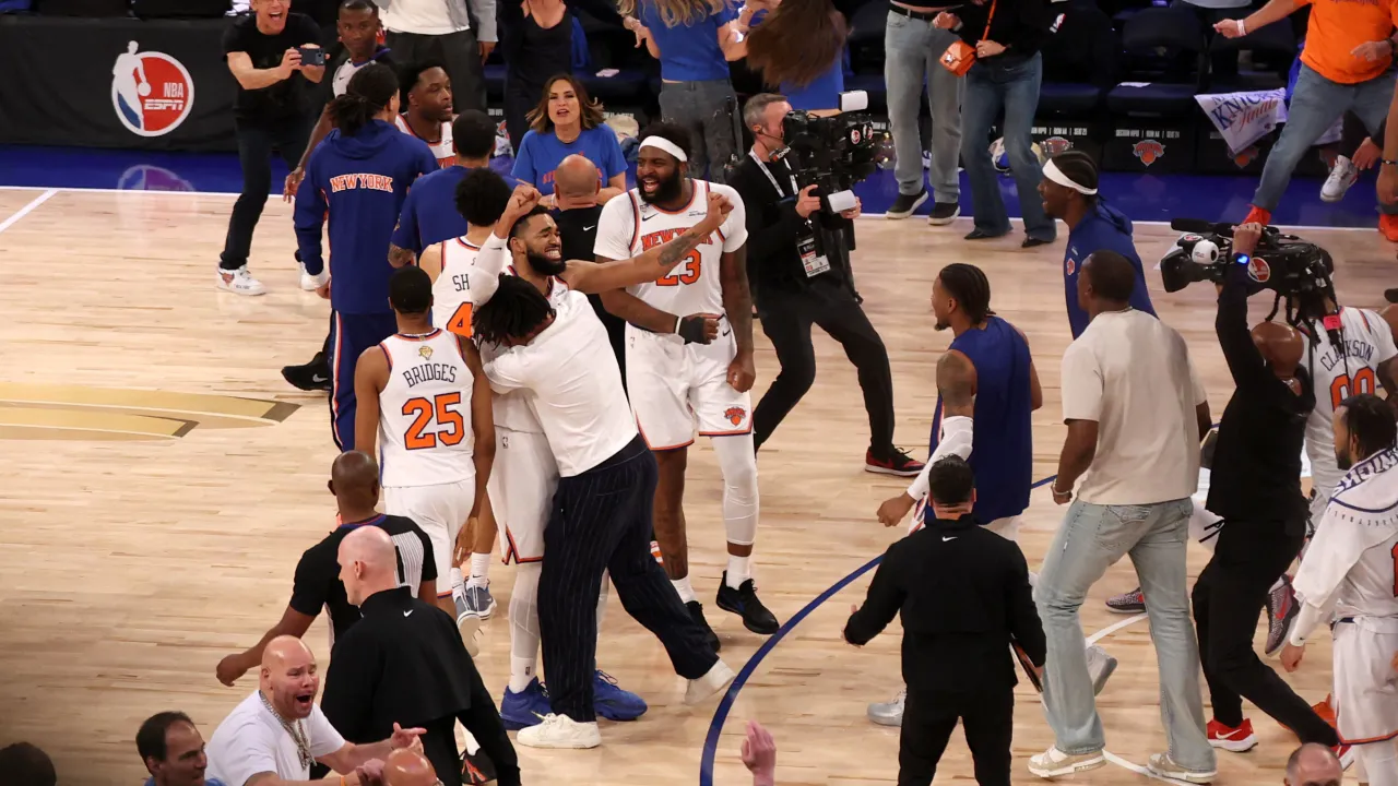 Knicks predicted to sign ex-Spurs $16M gritty 8-year veteran coming off an injury last season image