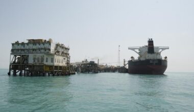 Hormuz Risk Opens $40-Plus Price Gap Between Crude Grades
