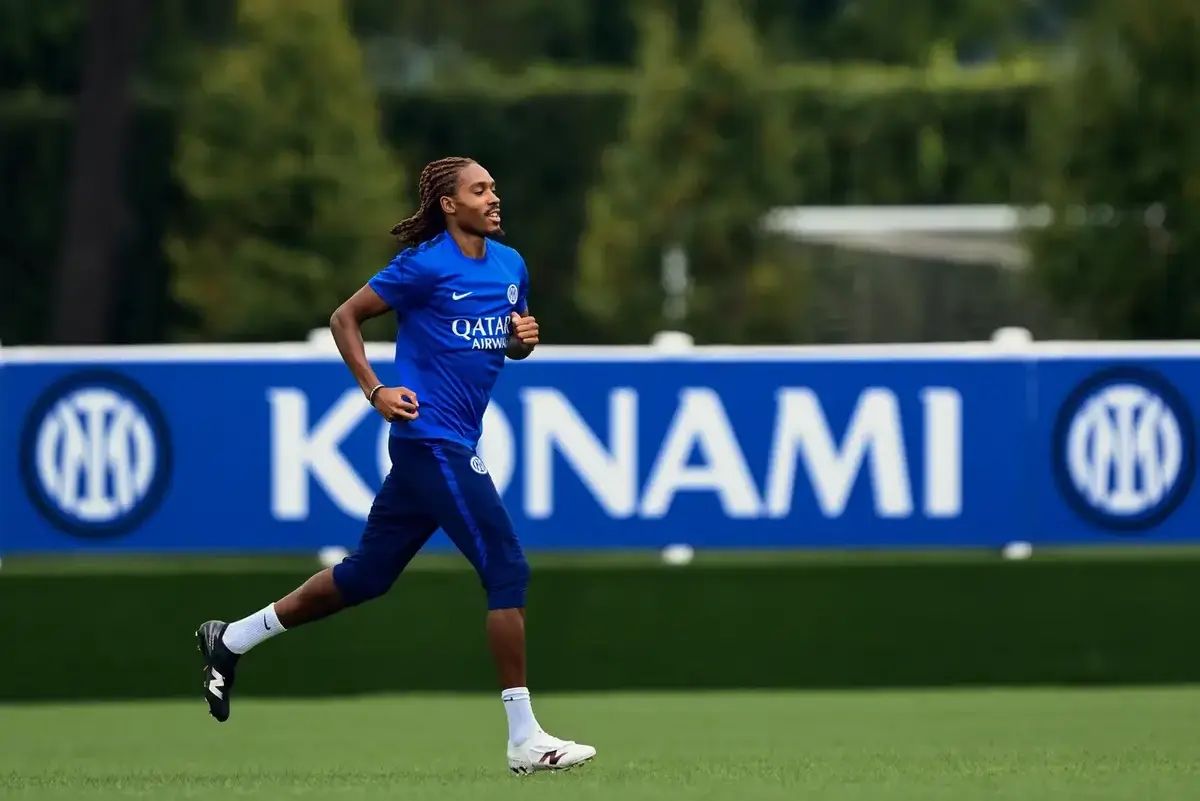 England international Djed Spence takes part in his first training session with Inter (via www.inter.it)