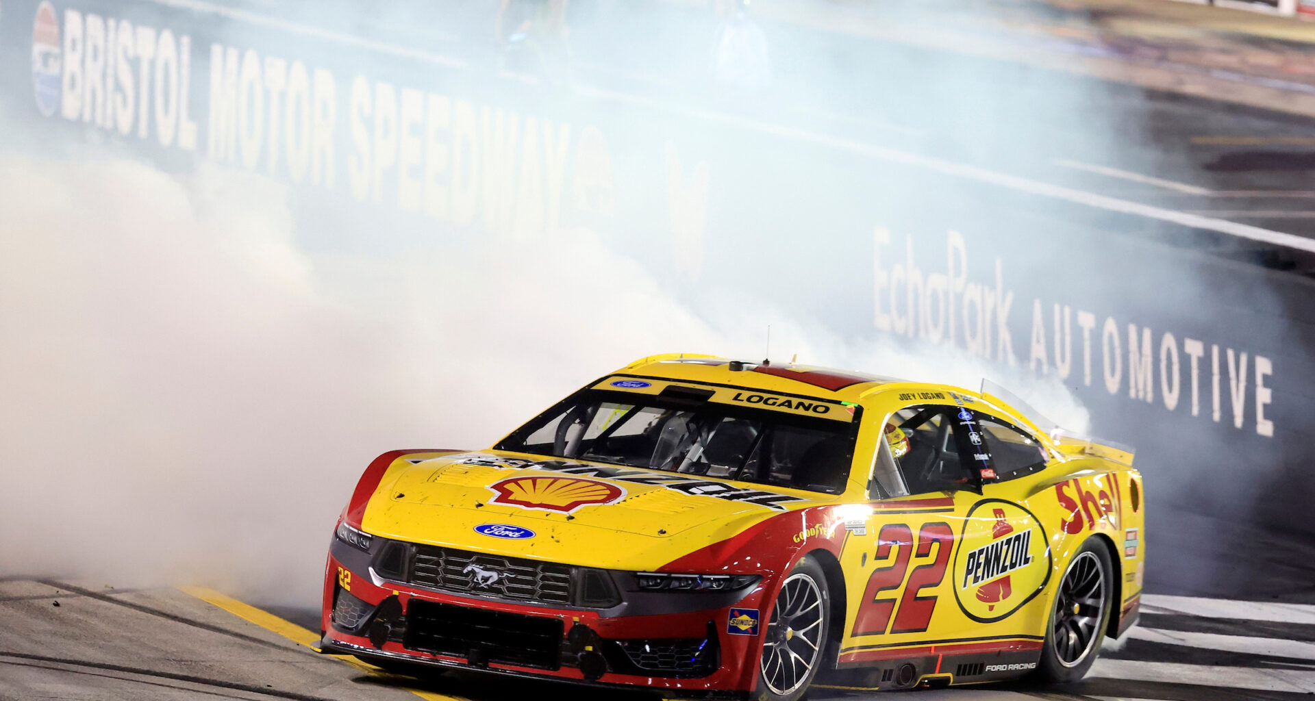 Logano cashes in on Bristol chaos, thrusts himself into NASCAR title fight - Speedway Digest