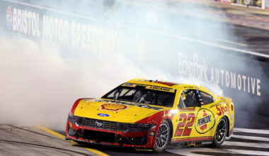 Logano cashes in on Bristol chaos, thrusts himself into NASCAR title fight - Speedway Digest