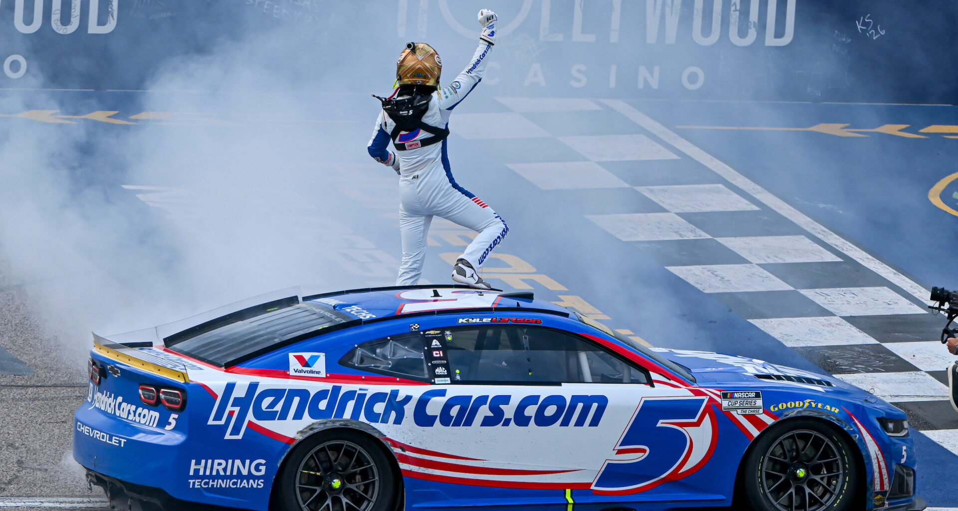 Larson Tightens Grip on NASCAR Cup Series Championship Chase - Speedway Digest