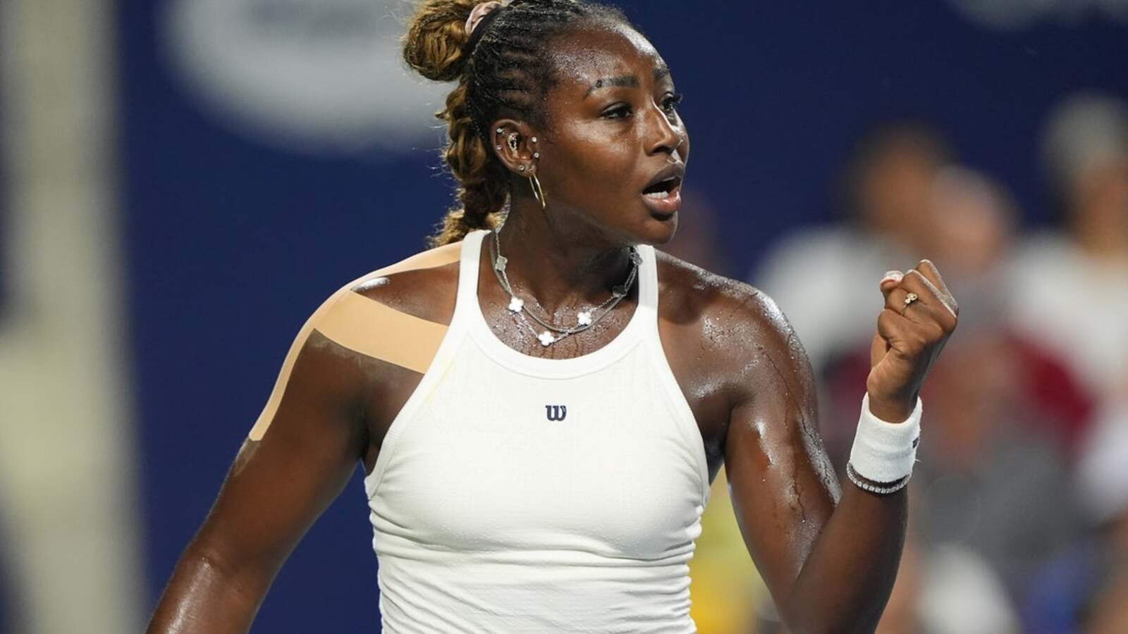 Alycia Parks finishes strong to win Guadalajara opener