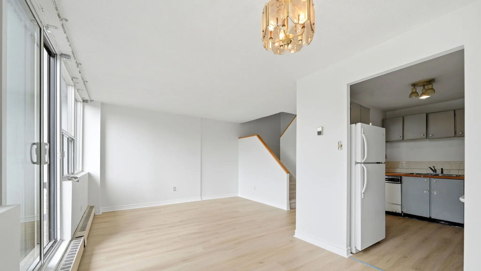 301 2121 roche court