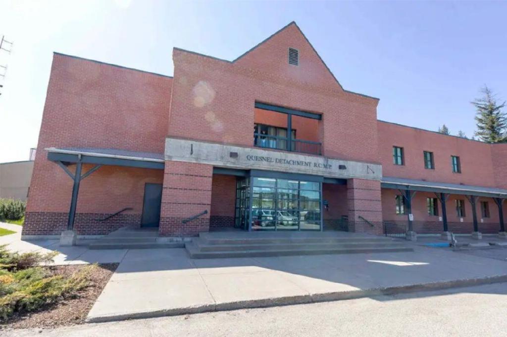 4 arrested after stolen vehicle rams police cars in Quesnel