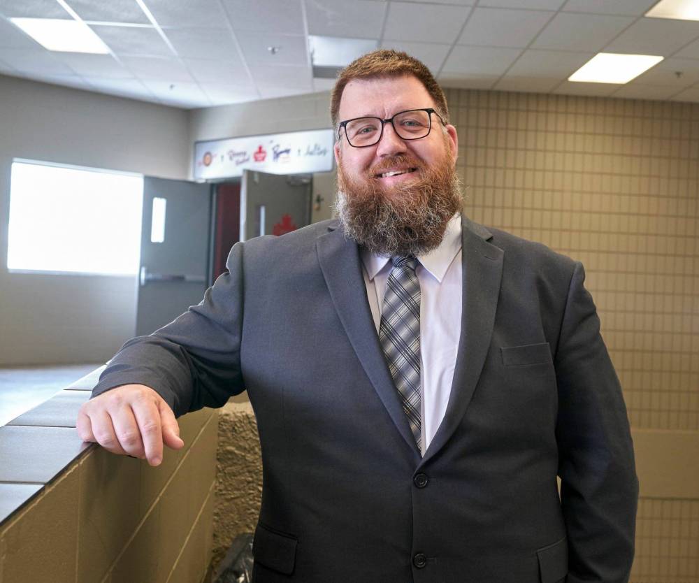 WEICHEN ZHANG / THE BRANDON SUN
Mark Custance, who is seeking the PC nomination in Turtle Mountain, has compiled more than 300 citizen reports to document cell service blackout spots in southwest Manitoba.