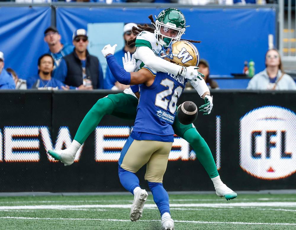 JOHN WOODS / THE CANADIAN PRESS
Winnipeg Blue Bombers’ Ridge Texada (26) defends against Saskatchewan Roughriders’ Shemar Bridges (84) during first half CFL football action in Winnipeg on Saturday.