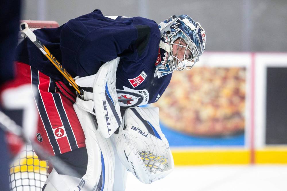 MIKAELA MACKENZIE / FREE PRESS
An early season decision for the Winnipeg Jets is who will be the backup for goaltender Stuart Skinner.