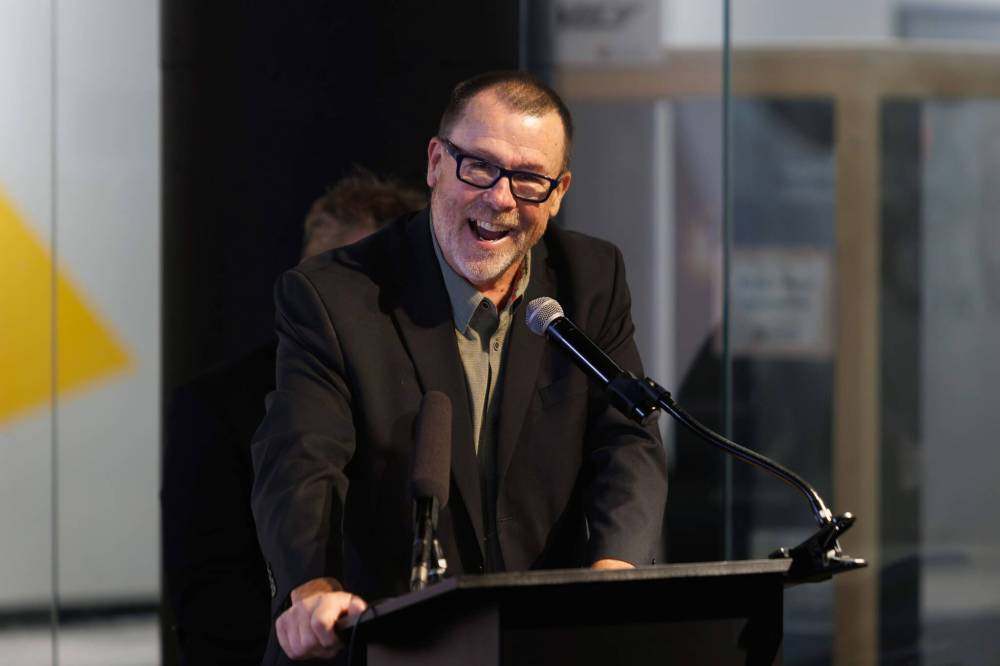 MIKE DEAL / FREE PRESS
CJOB sportscaster Kelly Moore speaks during the Manitoba Sportswriters and Sportscasters Association’s Media Roll of Honour induction ceremony. Moore was also inducted on Tuesday.