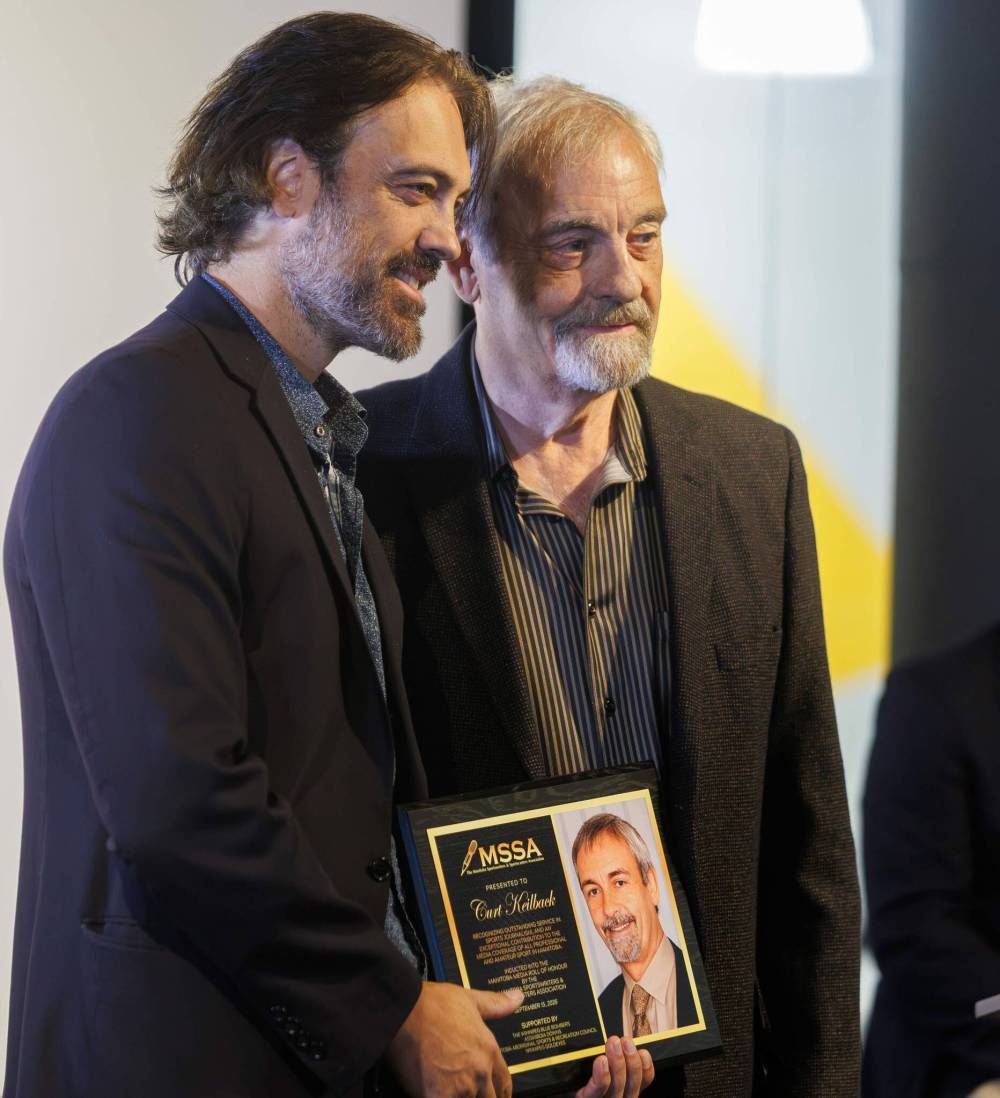 MIKE DEAL / FREE PRESS
Winnipeg Jets sportscaster Curt Keilback and his son Luke at the Manitoba Sportswriters and Sportscasters Association’s Media Roll of Honour induction ceremony. Keilback was also inducted on Tuesday.