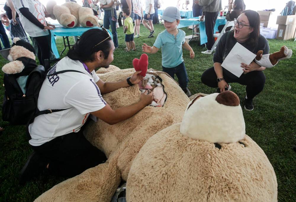 JOHN WOODS / FREE PRESS FILES
The bears are back for the free Teddy Bears’ Picnic in Assiniboine Park on Sunday.