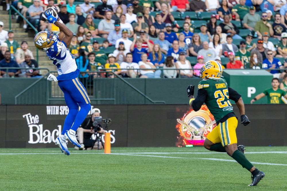 Timothy Matwey / THE CANADIAN PRESS FILES
Winnipeg Blue Bombers receiver Tim White (left) has been Mr. Reliable for the club this season. White hasn’t missed a game and leads the club in catches (66), receiving yards (820), receiving touchdowns (five) and is on track for a 1000-yard year.