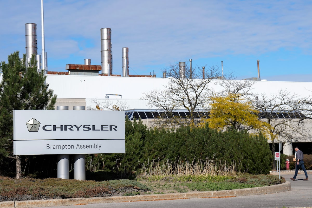 Unifor threatens to suspend talks with Stellantis unless Ottawa blocks sale of Brampton plant