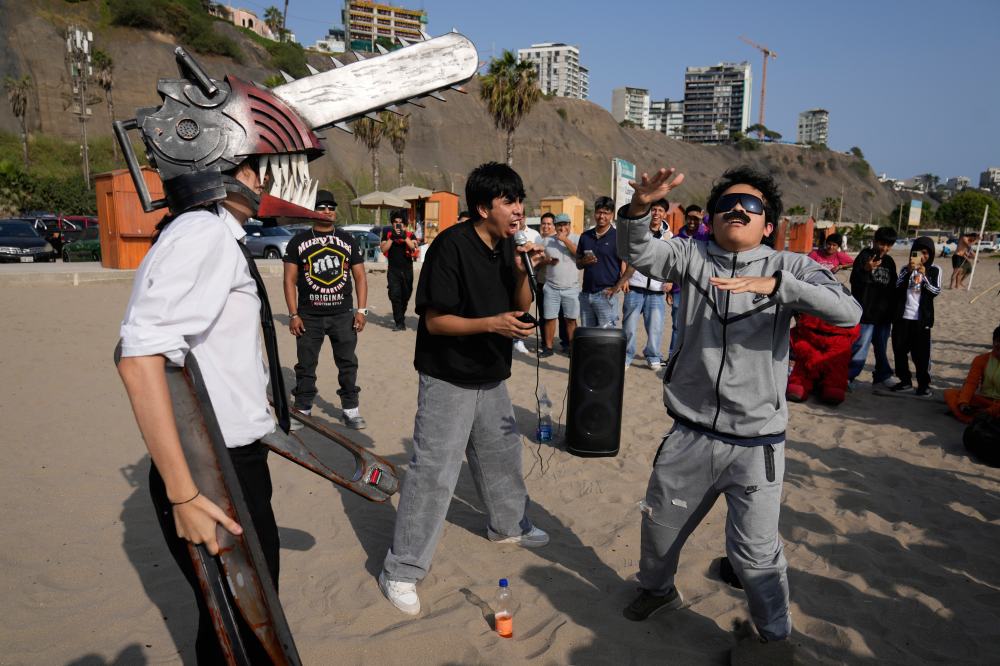 Young men dressed as “Mr. Chainsaw” and “Maduro” face off in an aura-farming battle at Las Sombrillas beach in Lima, Peru, Saturday, Aug. 29, 2026. (AP Photo/Martin Mejia)