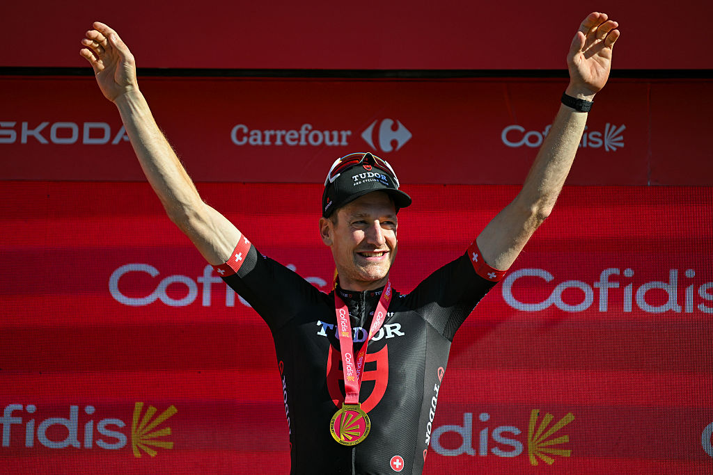 Team Tudor Pro Cycling Team's Swiss rider Stefan Kung celebrates on the podium after winning the 18th stage of the Vuelta a Espana 2026 cycling tour, a 32,1 km individual time-trial race between El Puerto de Santa Maria and Jerez de la Frontera, on September 10, 2026. (Photo by JORGE GUERRERO / AFP)