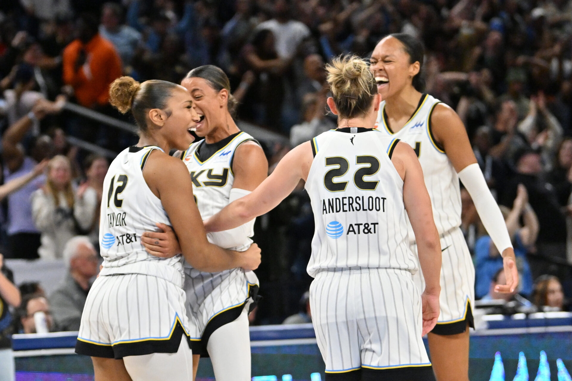 WNBA: Golden State Valkyries at Chicago Sky
