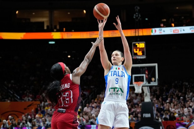 Italy's Cecilia Zandalasini shoots over Jackie Young, of the United States, during the Women's Basketball World Cup match between the United States and Italy in Berlin, Sunday, Sept. 6, 2026. (AP Photo/Ebrahim Noroozi)