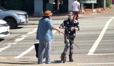 VIDEO: Cane-swinging pedestrian wants e-scooters, bikes off Surrey sidewalks