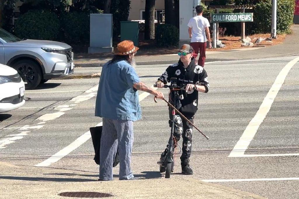 VIDEO: Cane-swinging pedestrian wants e-scooters, bikes off Surrey sidewalks