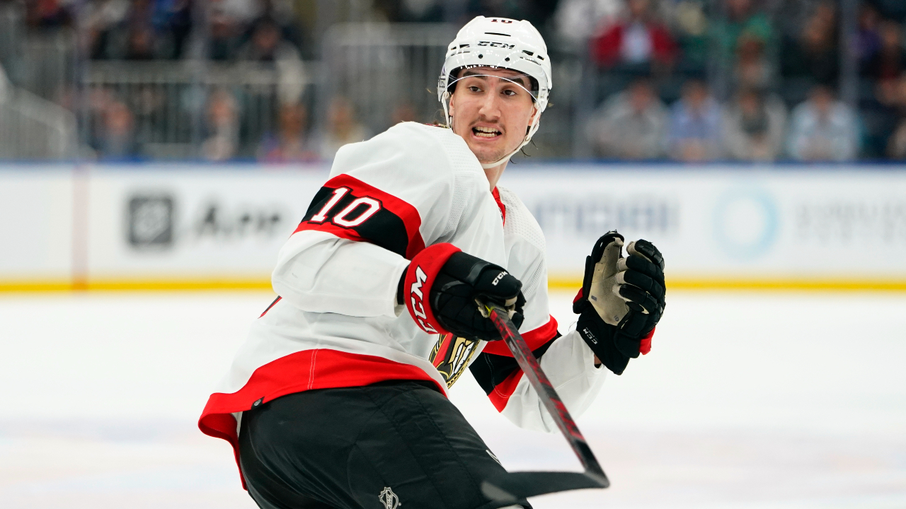 Oilers sign Alex Formenton to one-year contract