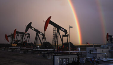 Ottawa strips oil sands, pipelines from Impact Assessment Act review ahead of investment summit