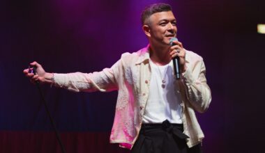 Jericho Rosales draws crowds to Philippine Festival Mississauga