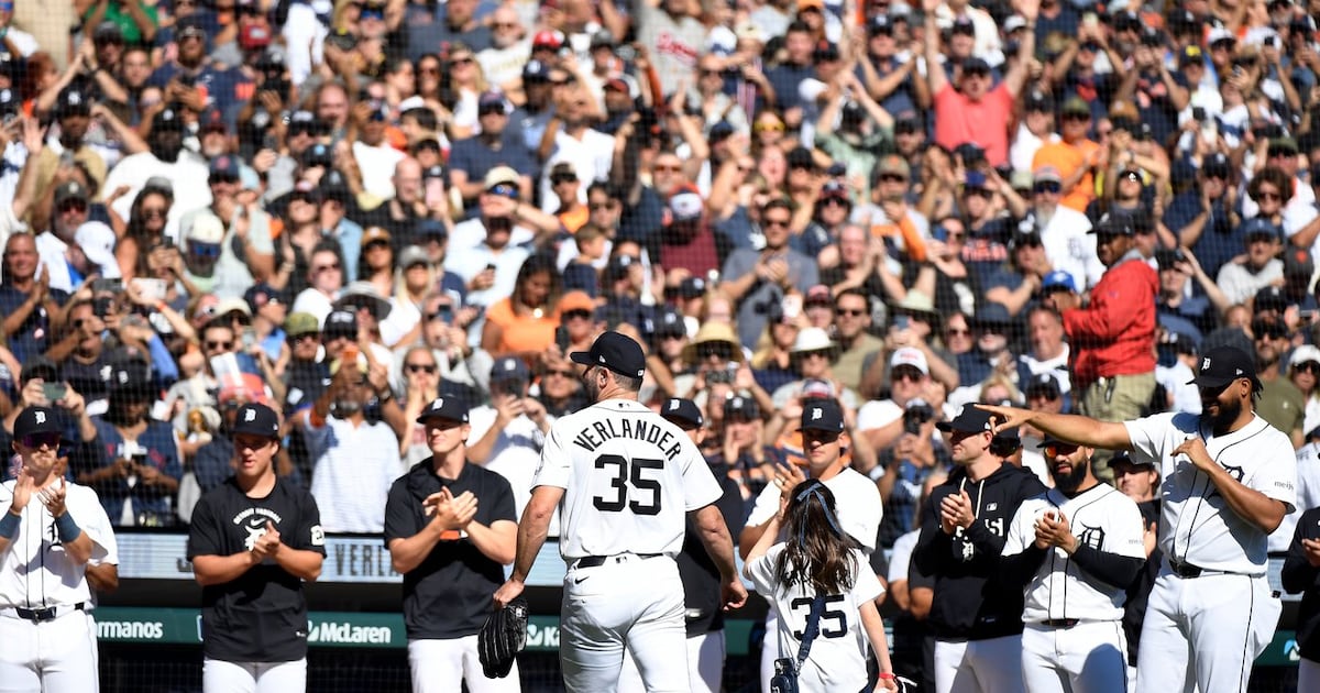 Justin Verlander makes teary farewell to 21-year career as Tigers rally to beat Pirates
