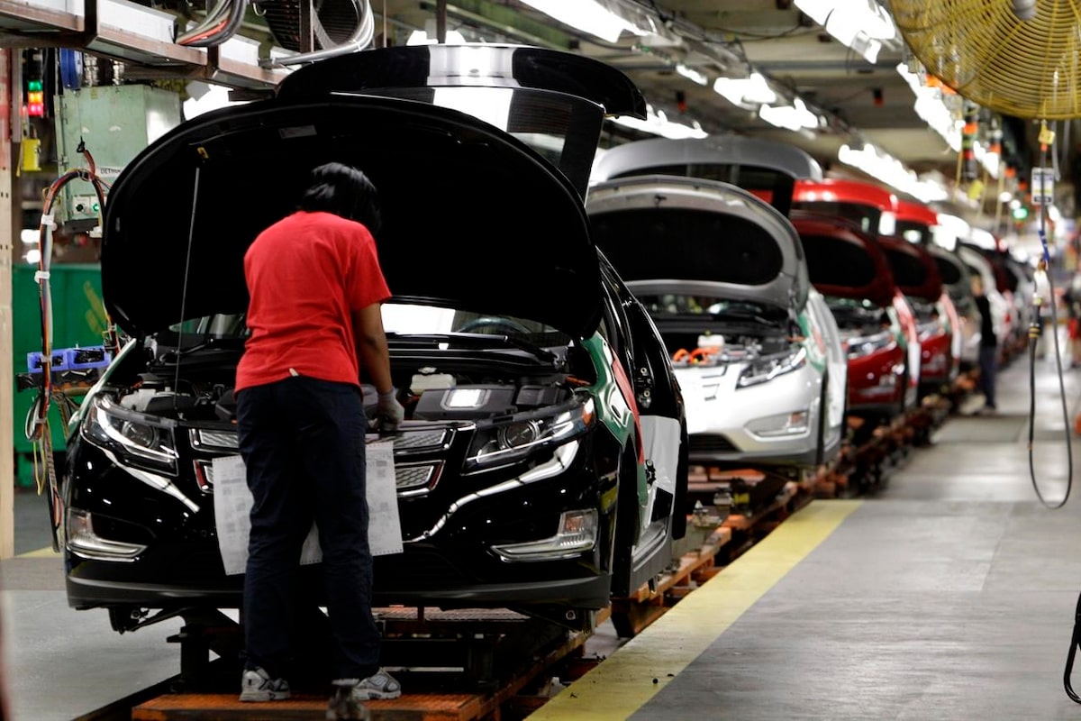 U.S. business activity rises to five-year high; inflation pressures build
