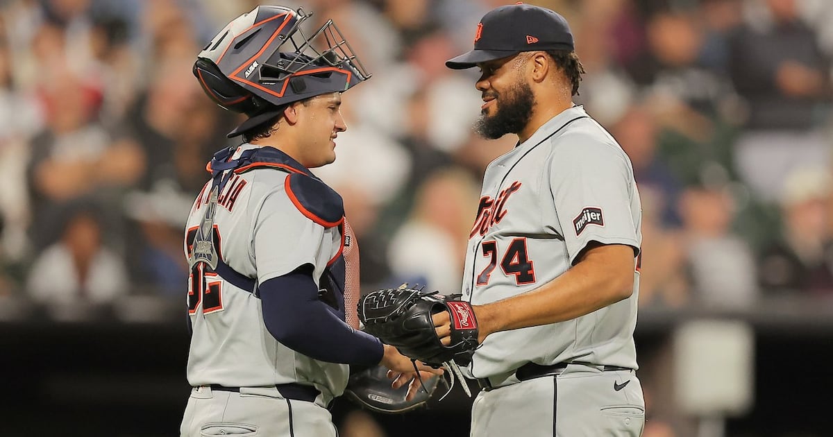 Chicago White Sox blow six-run lead and fall out of first place in AL Central with loss to Detroit Tigers