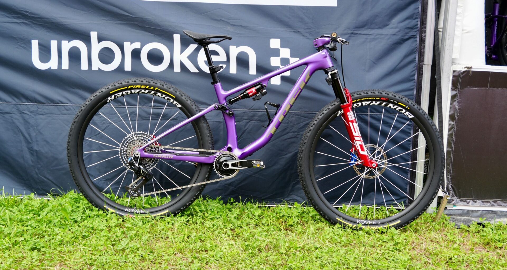 Automatic suspension, string spokes, and custom brakes: Evie Richards' unreleased Trek flex-stay prototype from Val di Sole
