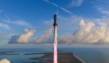 SpaceX's Starship goes orbital, deploying first next-gen Starlinks