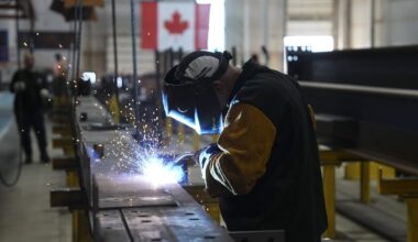 Labour force Canada: Economy sheds 42,000 jobs