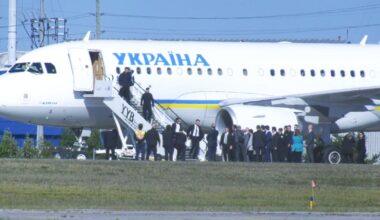 Zelenskyy lands in North Bay, Ont., greeted by Ukrainians and allies - CTV News