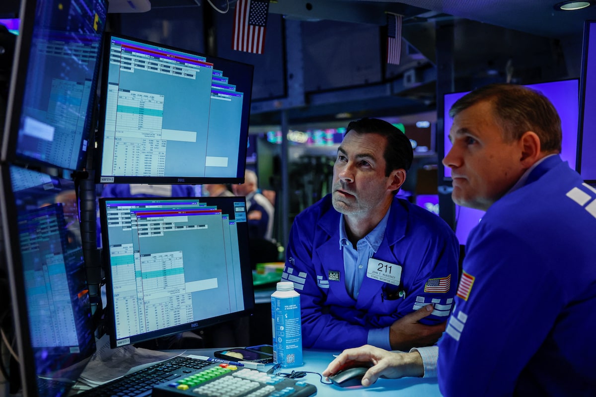 Canadian investors ditched U.S. stocks at a record pace in July
