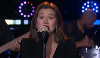 Kelly Clarkson Sings Golden: Talk Show Ends With Demon Hunters Song