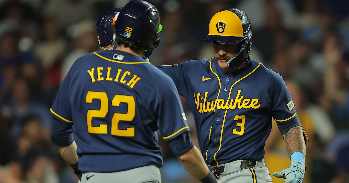 Milwaukee Brewers beat Chicago Cubs to build on MLB’s best record