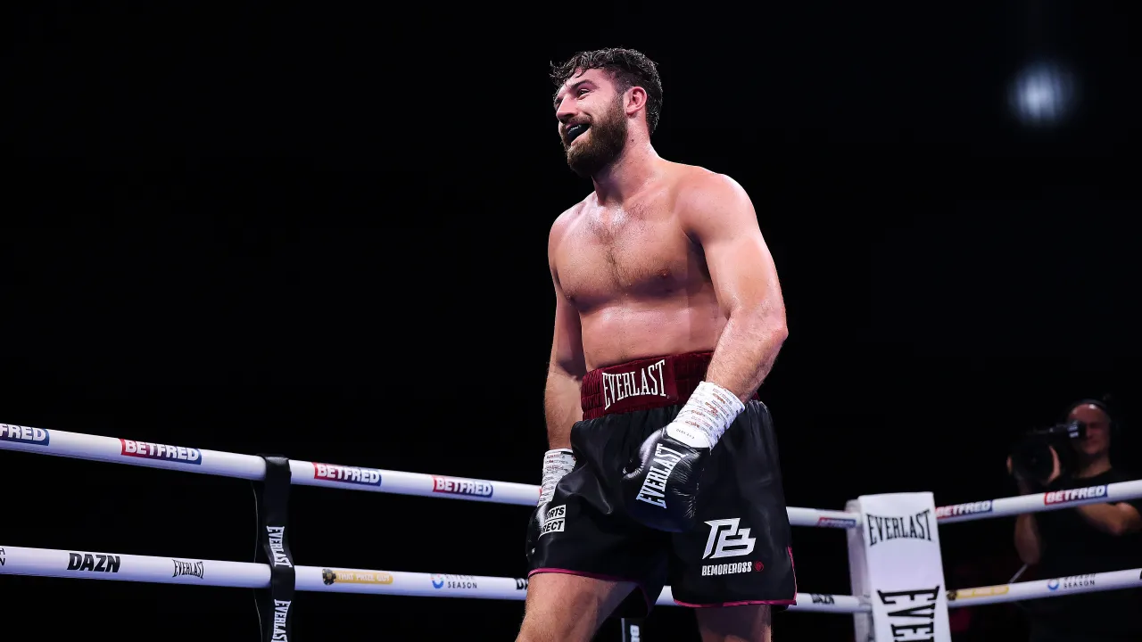 When is a big puncher ready for boxing world titles? Pat Brown demolishes John Hedges after Moses Itauma warning image